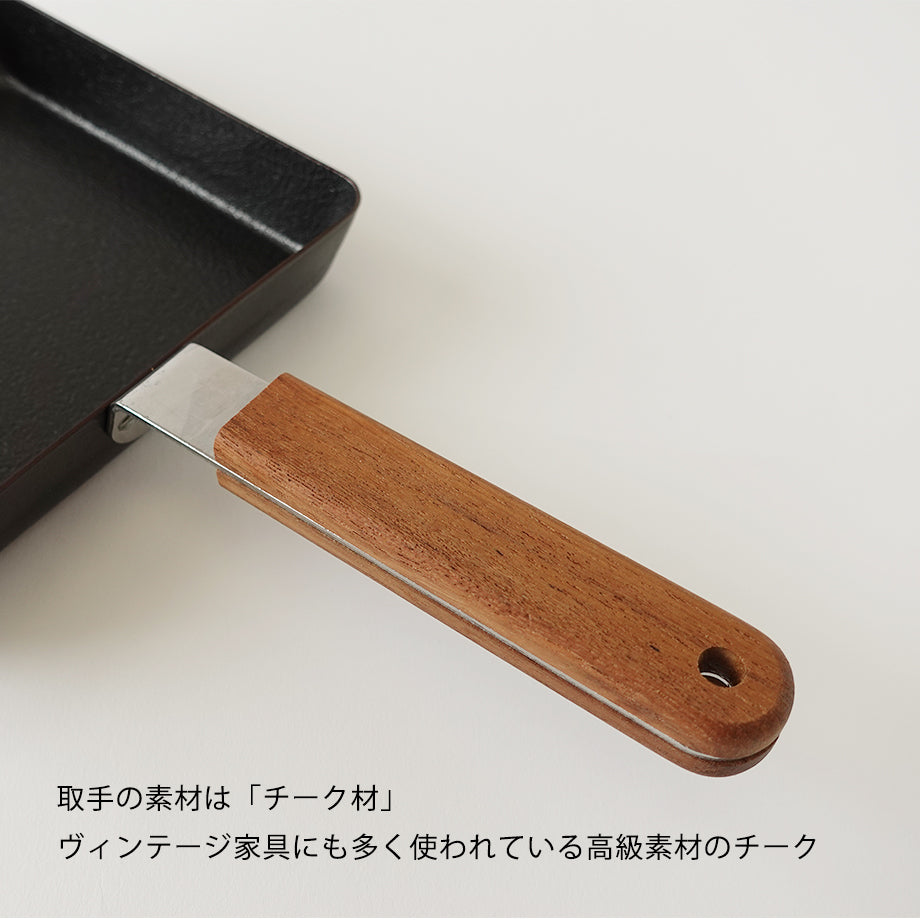 取手の素材は「チーク材」ヴィンテージ家具にも多く使われている高級素材のチーク