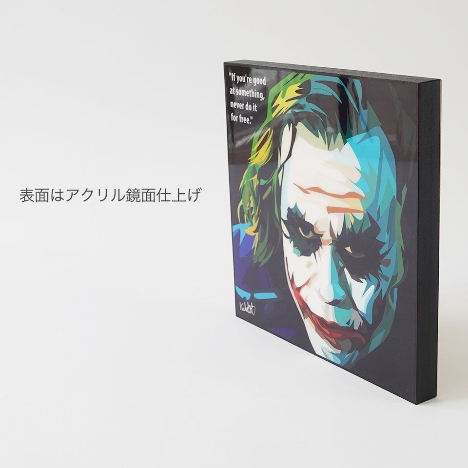 表面はアクリル鏡面仕上げです
