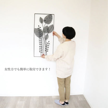 ウォールアート 壁掛け設置例 女性でも簡単に取付ができます。