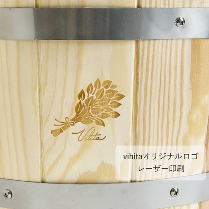 テントサウナや家庭用サウナでのロウリュに最適な天然木製サウナバケツとラドル（柄杓）のセット　ヴィヒタオリジナルロゴレーザー印刷