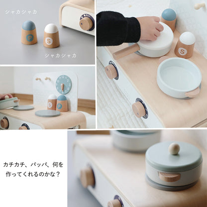 木製キッチンセット 鍋とフライパンでおままごと遊び